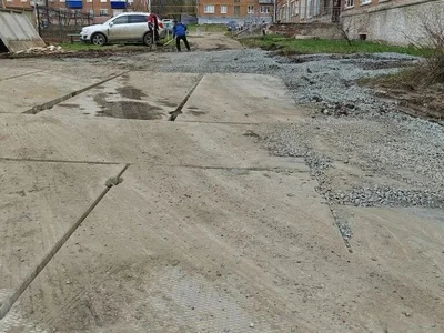 Апрель