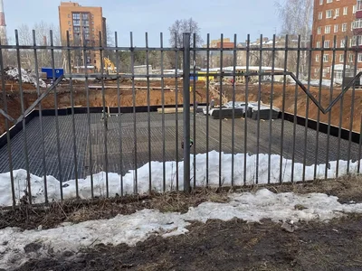 Март